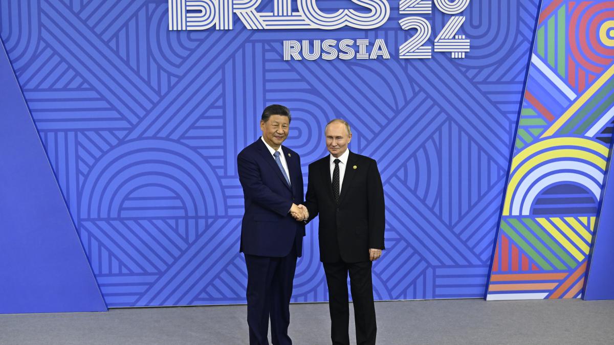 President Xi and President Putin shaking hands at the Kazan summit