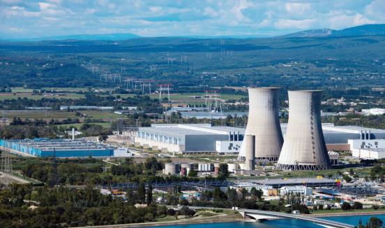 Power plant with countryside in background